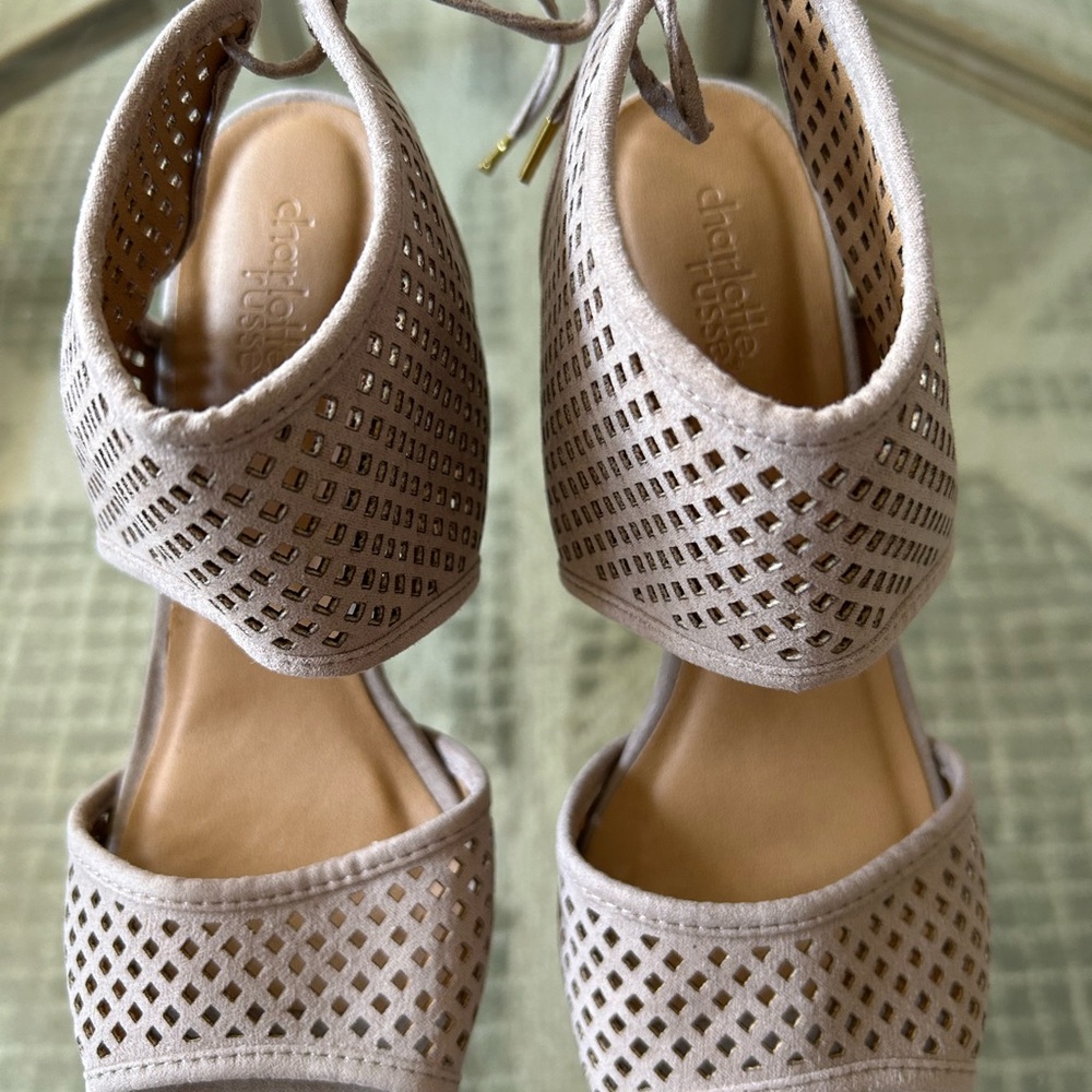 Charlotte Russe Women's Beige Wedges